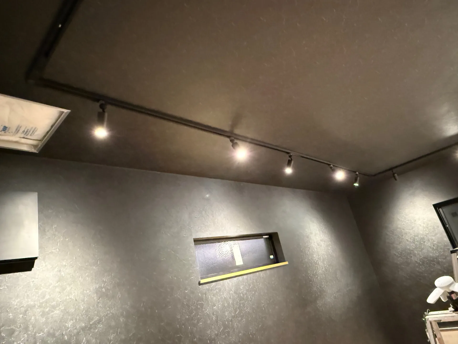 事務所&応接スペース新設|成喜電設株式会社